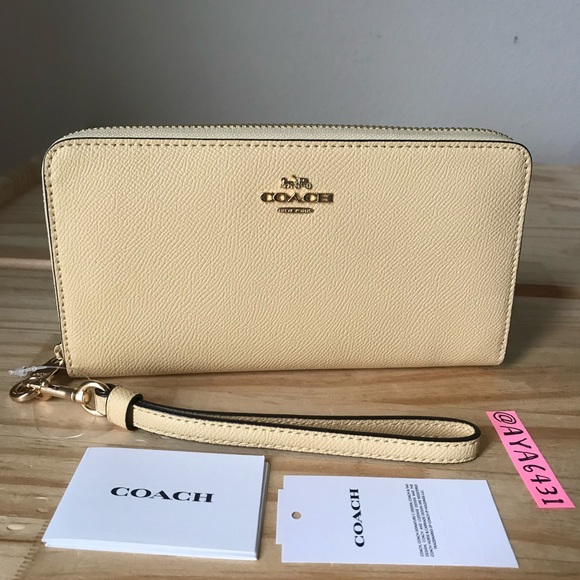 Coach Handbags - Coach wallet🎈🎈